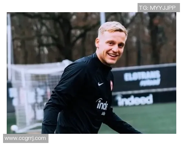 梳辫子的荷兰足球明星如何在绿茵场上展现独特风采与个人魅力